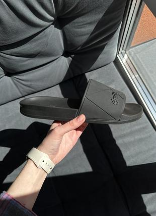 Pull&bear  мінімалістичні, резинові тапочки в чорному кольорі. гарно сідають по нозі.