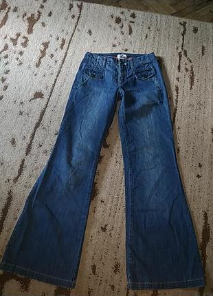 Стильные,клешные джинсы,фирменные. турция.