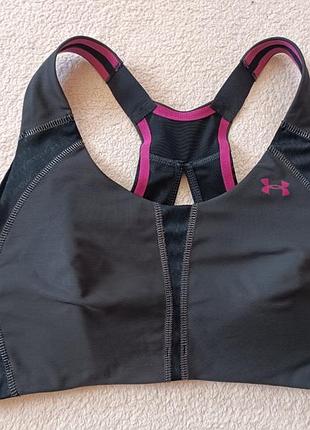 Низкая цена. топ спортивный. топик. топик. under armour. m. топ э фирменный