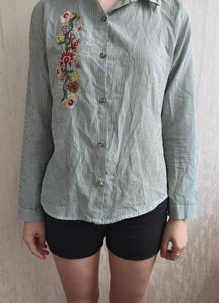 Рубашка с вышивкой