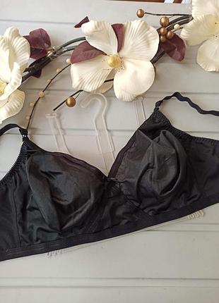 Бюстгальтер с мягкими чашками без косточек claire 44d/100е