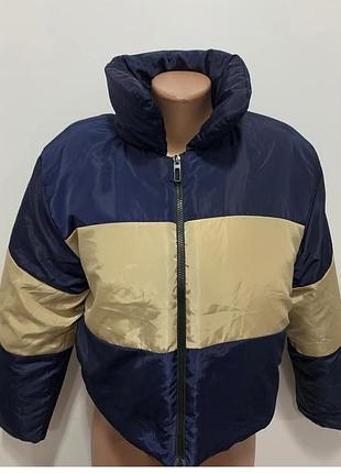 Красивая современная женская деми сезонная куртка.￼ двух цветных m-l. состояние хорошее. д31