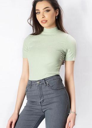 Футболка с горлом в рубчик