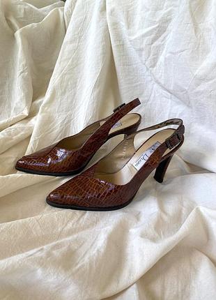 Вінтажні туфлі на підборах з лакованої шкіри під крокодила