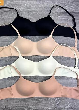 Безшовні бюстгальтери