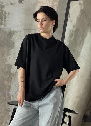 Футболка оверсайз чорна — комфорт і стиль у мінімалізмі