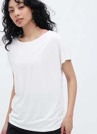 Белая базовая футболка uniqlo