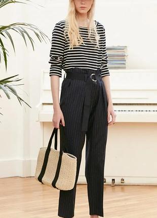 Брюки темно-синего цвета в полоску со составом шерсти (68%) от французского модного бренда claudie pierlot