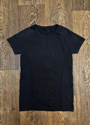 Класна спортивна зональна футболка primark