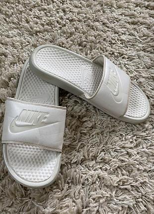 Актуальні білі чоловічі шльопанці nike,p.42-43