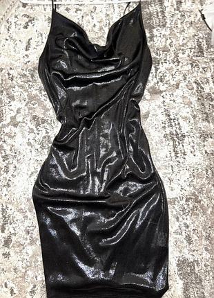 Серебриста блискуча вечірня сукня