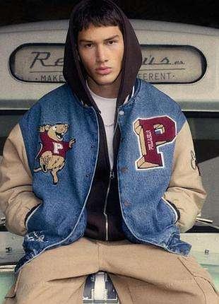 Джинсова куртка-бомбер pull&bear в університетському стилі