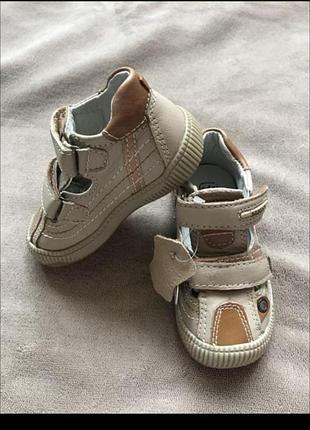 Кожаные босоножки