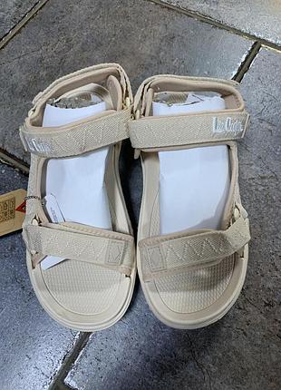 Жіночі сандалі