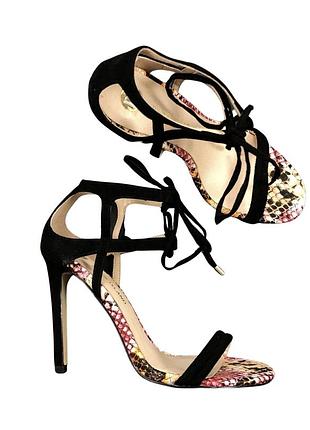 Стильные босоножки на каблуке