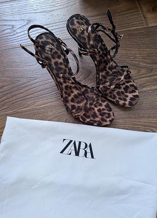 Босоніжки zara 38 розмір , 24,5