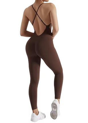 Спортивный комбинезон