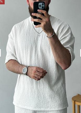 Чоловіча біла футболка