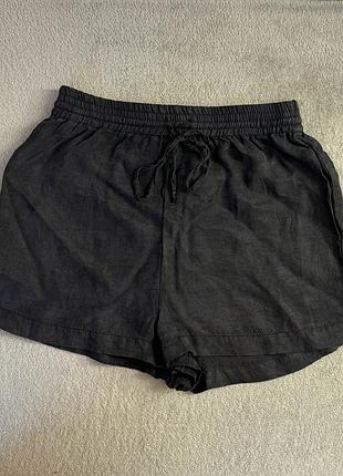 Жіночі шорти