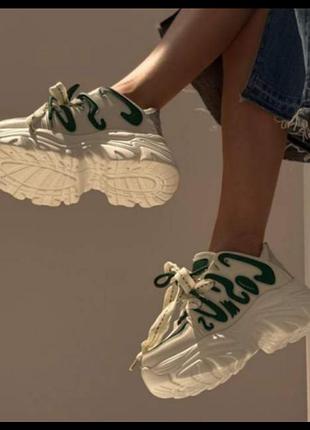 Кроссовки женские