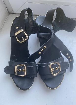 Босоніжки жіночі