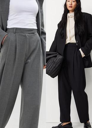 Серые брюки брюки с защипами