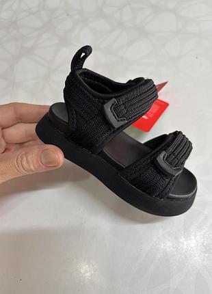 Босоніжки для манюнь