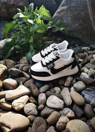 Кроссовки 2 цвета