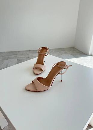 Босоножки на шпильках