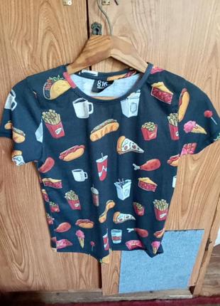 Футболка яскрава