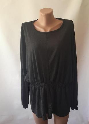 Легкая блузка из жатой ткани.