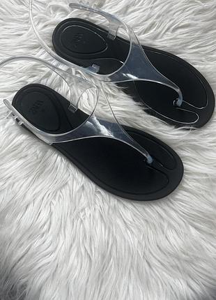 Сандалі вʼєтнамки