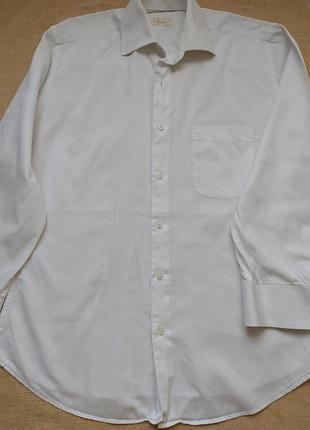 Белая классическая рубашка