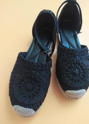 Вязаные босоножки