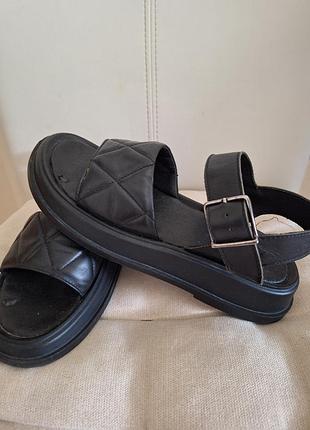 Женская обувь