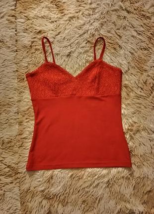 Майка червона