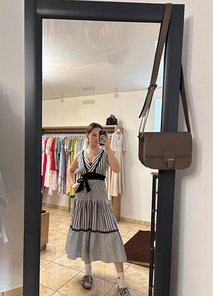 Чорно біле жіноче плаття