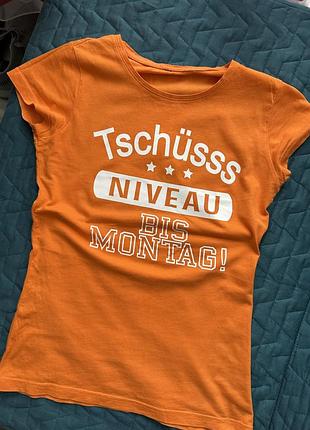 Футболка яскрава