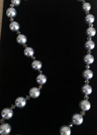Жемчужные бусы серого цвета