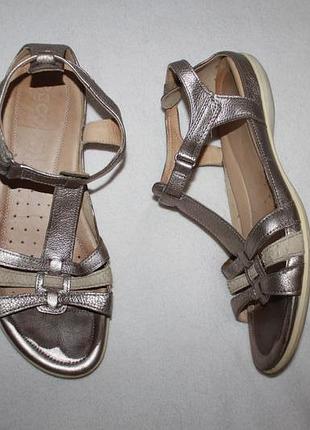 Босоніжки фірми ecco 42 розмір по устілці від краю до краю 27 см.