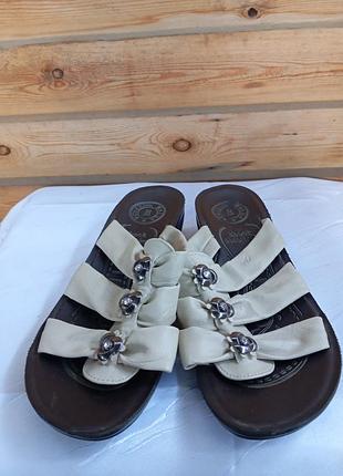 Шлепанцы новые,фирменные женские,полномерные р.41.
