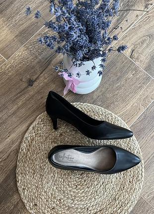 Нові шкіряні туфлі човники clarks