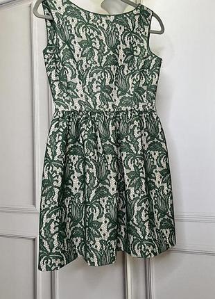 Сукня святкова, кружевна, розмір s, m , тримає гарно форму