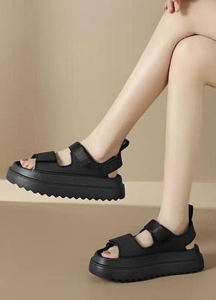 Супер зручні босоніжки! все на липучках