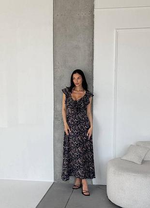 Длинное платье в цветочный принт с рюшами с завязками на груди с пришитым поясом