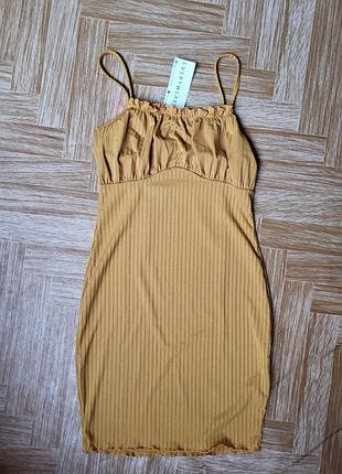 Горчичное платье everywear s
