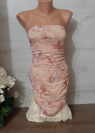 Классное нежное мини платье платье платье драпировка по бокам беж нюд трендовый цветочный принт сетка