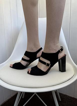 Босоніжки на каблуку, жіночі, чорні, натуральна замша, шкіряна устілка, розмір 39