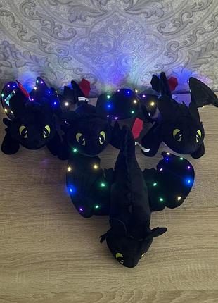 Дракончик беззубик на авто