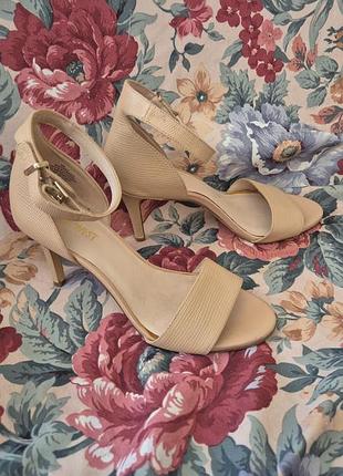 Босоножки женские